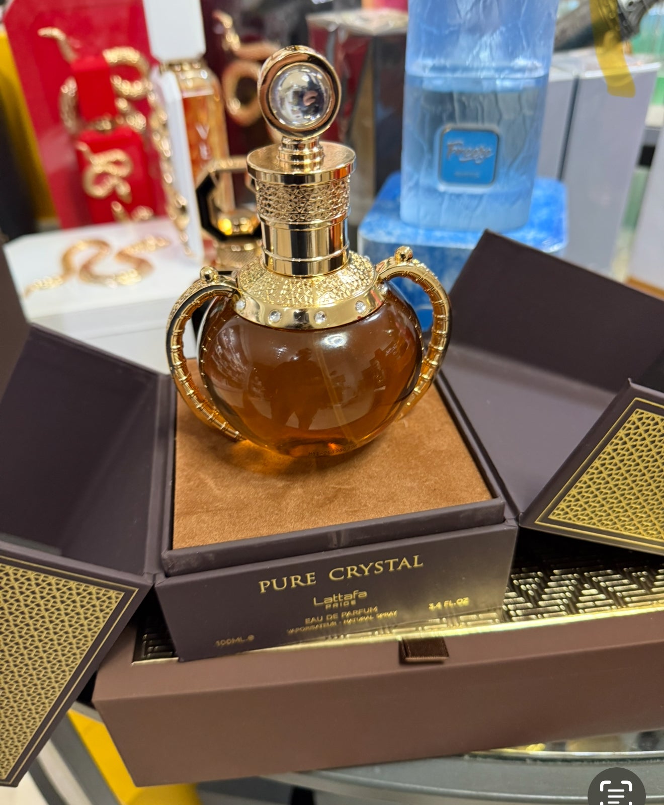 profumo Pure Crystal di Lattafa Pride. Si tratta di una fragranza unisex descritta come elegante e moderna